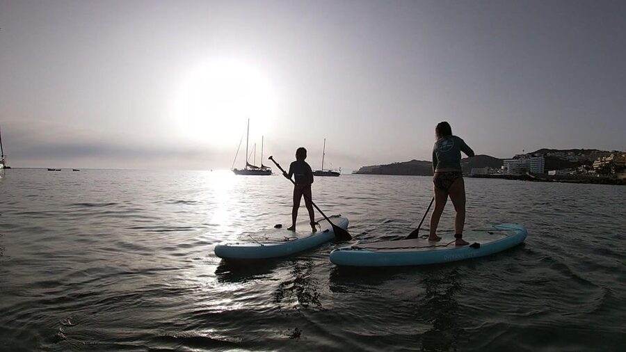 2h Sunset Paddle Board Session in Gran Canaria - Where You Start: Gear Ready on the Beach