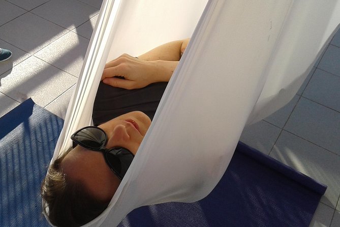 Aerial Yoga Experience in Maspalomas, Spain - English Instruction and a Cozy Indoor Setting: The Comfort Factor