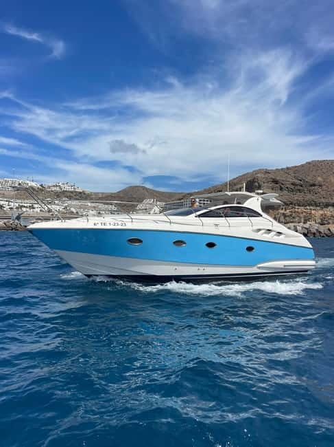 Best Private Yacht in Gran Canaria - The smooth pickup from the south: white mini van, quick van ride, easy drop-off