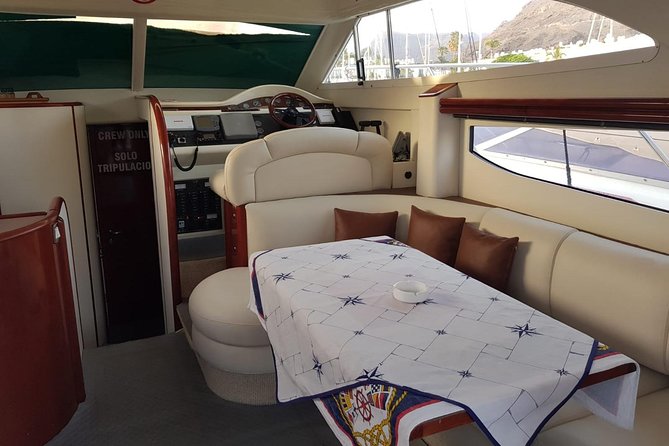 Boat Trip 4 Hours - Private Charter ("KEEPER UNO" Boat) - Crew and language: Diana’s welcome vs. English limits