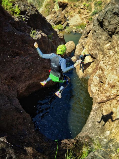 Canyoning in the Rainbow Mountain Gran Canaria - Entering the canyon: jumps, water landings, and choosing your comfort level