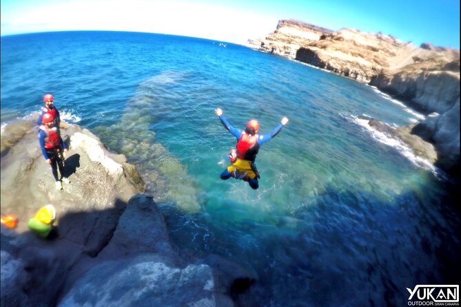 Coastering in Gran Canaria (Aquatic Route in the ocean cliffs) - Ropes Up Close: Abseiling and Rappelling Without Guesswork