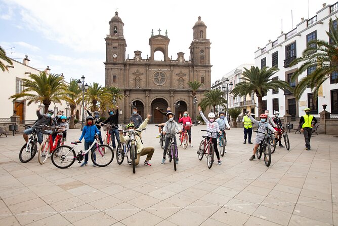 Discover Las Palmas City by Bike in 4 hours - Your Bikes and Guide: José María Suárez Martínez in Control