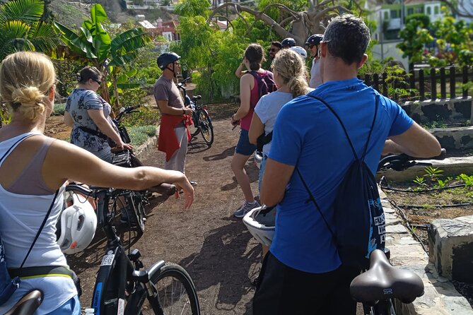 E-Bike CitySightseeing: Maspalomas Dunes, Playa Ingles, Meloneras - Food and drink: tapas at sunset, soft drink included