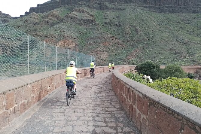 e-Bike Mountain Tour inside a Natural Park+option Tapas in a Cave - Ayagaures valley and the dam: the climb that turns into a village pause