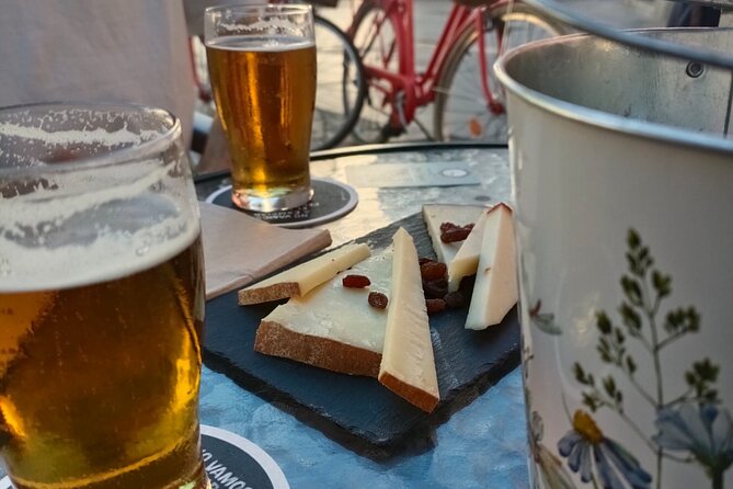 Gastronomic Bike Tour through Las Palmas at Night - Stop 3: Playa de Las Canteras for a night finish by the sea