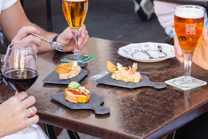 Gourmet Tapas and Wine Tour in the Old Town of Las Palmas - Final stop: Plaza de Santo Domingo and your meal at El Vasco