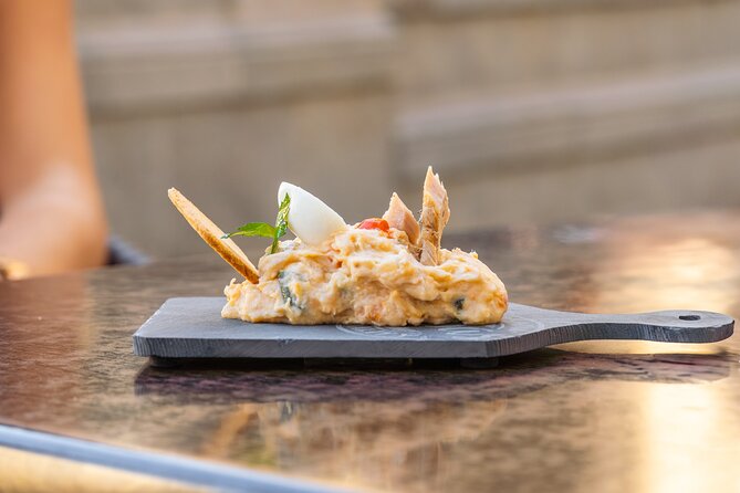 Gourmet Tapas and Wine Tour in the Old Town of Las Palmas - Stop 1: Plaza de Santa Ana and the Cathedral square you’ll want to linger in