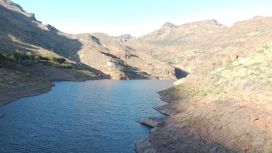 Gran Canaria: 4 Hour - 7 Day E-Bike Rental 80km battery life - Getting your bike ready: deposit, phone charging, and a quick safety check