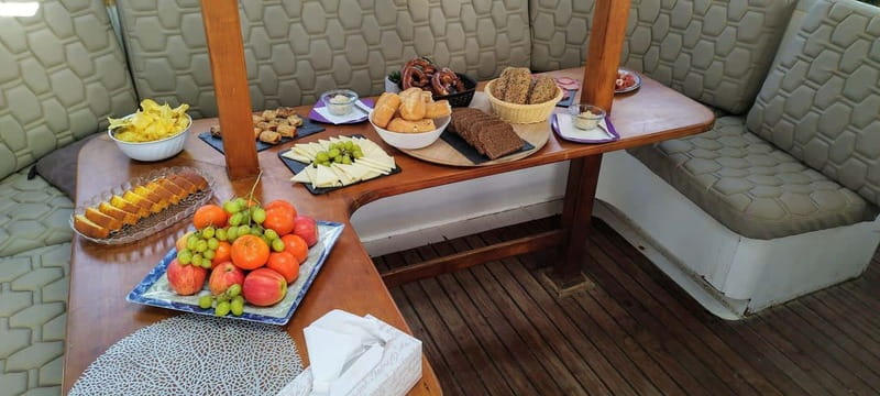 Gran Canaria: Catamaran Tour with Lunch and Drinks - Getting to the Arguineguín dock: easy pickup, clear handoff