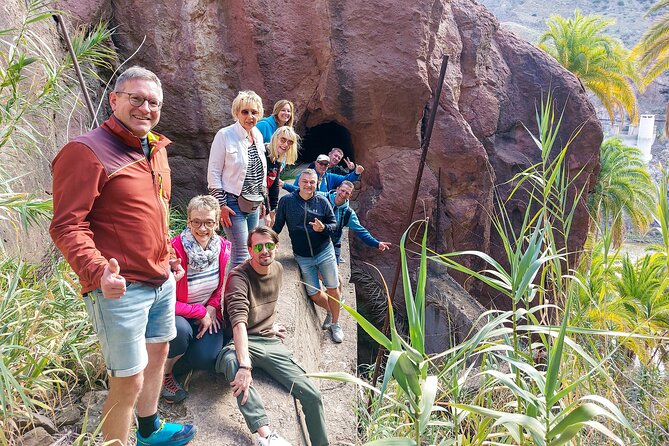 Gran Canaria Cave, Oasis, Red-gorge Adventure & cosy Picnic - Montaña de Agüimes Caves: Aboriginal Life Meets Rocky Footpaths