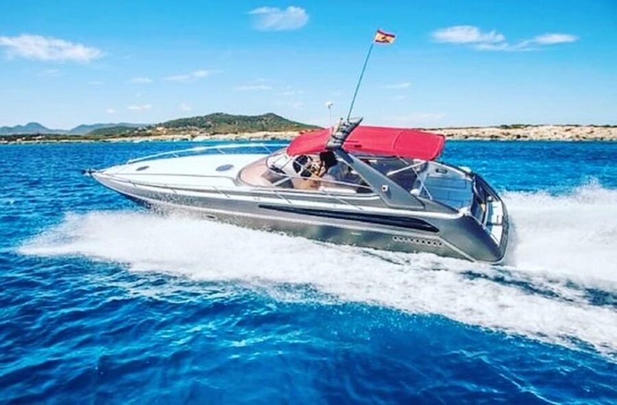 Gran Canaria: Private yacht excursion with Aperitif, drinks and snorkeling - Sailing toward Mogán and Perchel: the snorkeling and paddle board payoff