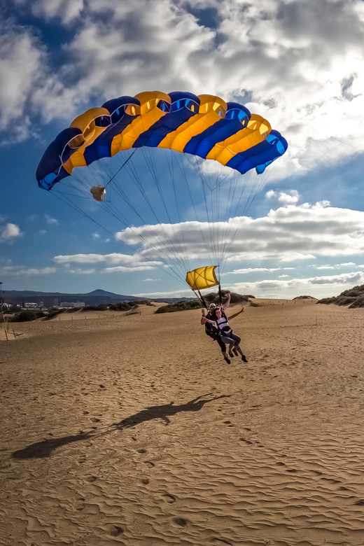 Gran Canaria : Skydiving over Maspalomas Dunes - The jump itself: freefall speed, then a guided canopy glide