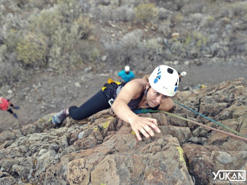 Gran Canaria: Zipline and Mountaineering Tour - Inside the dark volcanic tube: Moon Cave and the abseiling lesson