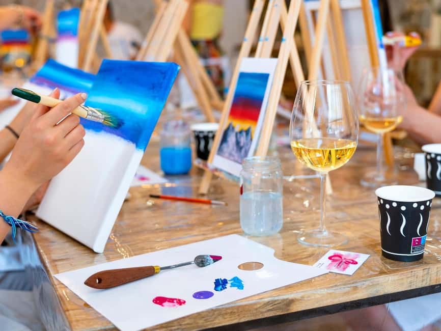 Las Palmas: Art and Wine Experience - A relaxed class, but it’s adult-focused