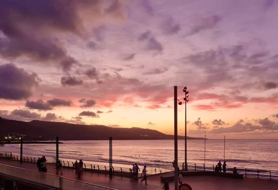 Las Palmas BEACH SUNSET: City Walking Tour - Meeting at Santa Catalina: the easiest start point you could choose