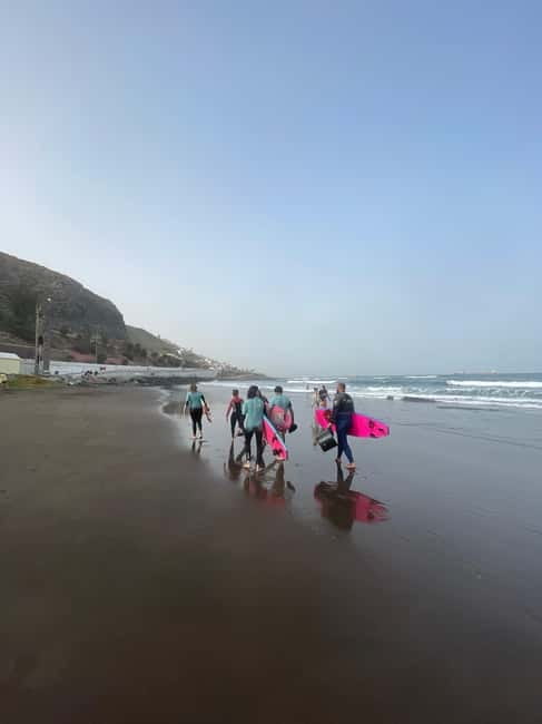 Las Palmas de Gran Canaria: Group surf lessons on La Laja beach - The 2.5-hour flow: what happens from meeting your instructor to your last wave