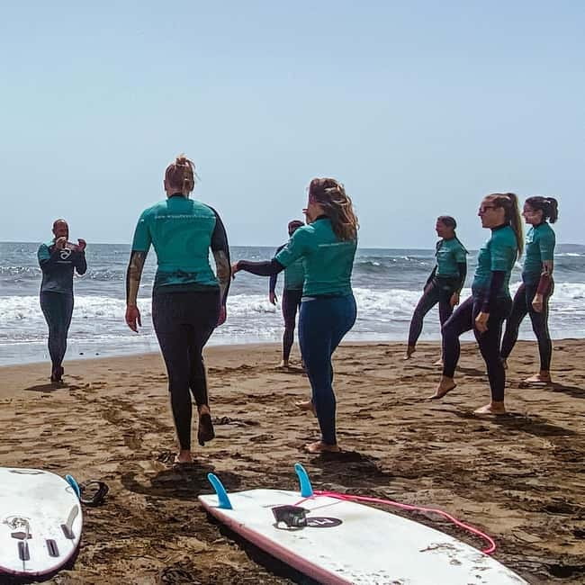 Las Palmas de Gran Canaria: Group surf lessons on La Laja beach - Why La Laja’s waves and volcanic sand help learning