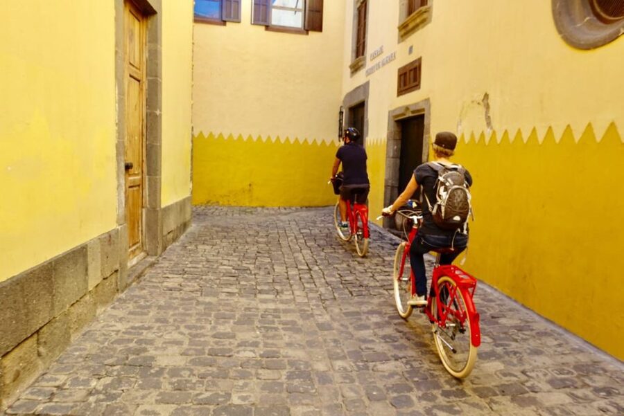 Las Palmas de Gran Canaria: Guided City Tour by Bike - Triana and Santa Catalina Park: pedestrian charm with festival energy