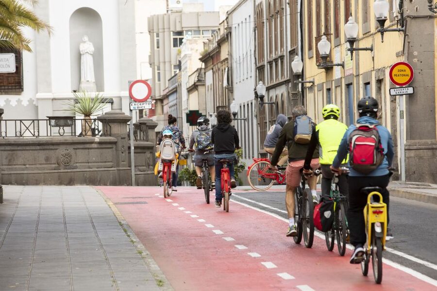 Las Palmas de Gran Canaria: Guided City Tour by Bike - Las Canteras Beach and Plaza de España: your city-speed reality check