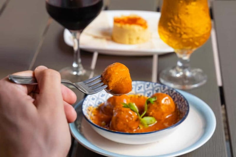 Las Palmas: Gourmet Tapas and Wine Tour in the Old Town - Tasting Your Way Through Vegueta and Santa Ana
