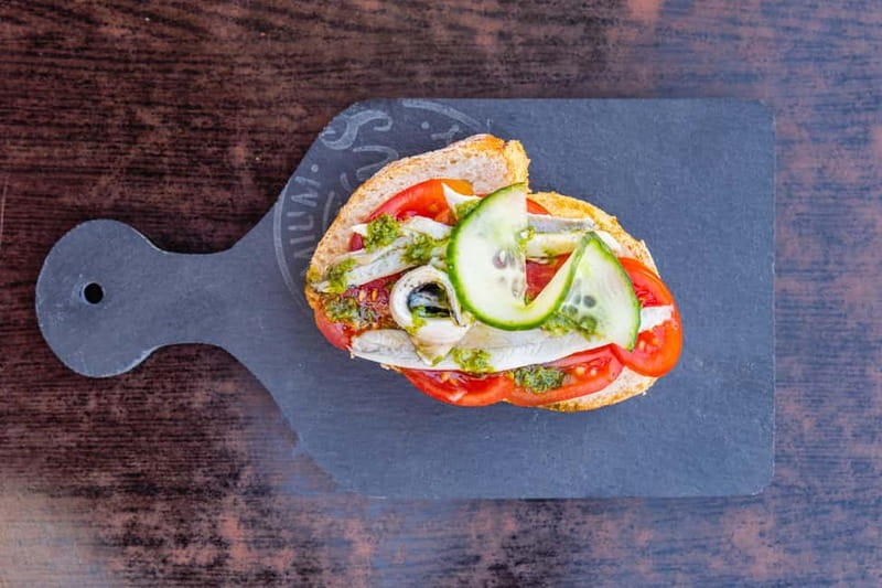 Las Palmas: Gourmet Tapas and Wine Tour in the Old Town - How the Tapa and Drink Choices Work at Each Venue