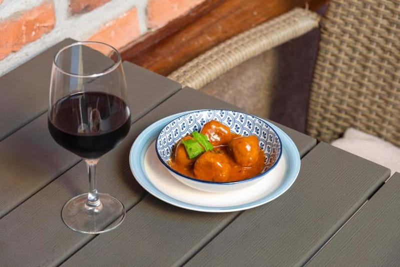 Las Palmas: Gourmet Tapas and Wine Tour in the Old Town - Mid-Route Stops: Where the Food Matters Most