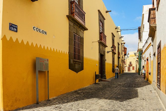 Las Palmas Old Town: Walking Tour - Hearing on a group walk: the comfort factor you should plan for