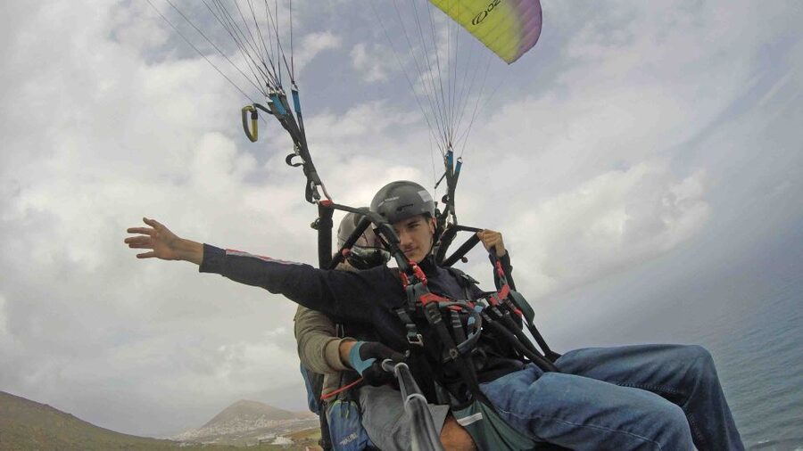 Las Palmas: Paragliding Tandem Flight with Instructor - Practical Tips: What to Wear and How to Handle Wind Limits