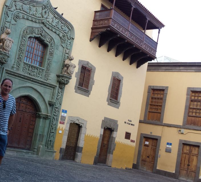 Las Palmas: Private Old City Guided Walking Tour with Tapas - Meeting in San Telmo Park: the simple starting move