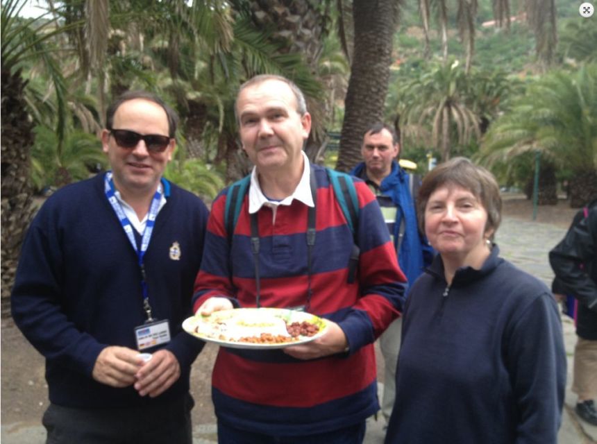 Las Palmas: Private Old City Guided Walking Tour with Tapas - The tapas stop: included food that doesn’t feel like a tourist checkbox