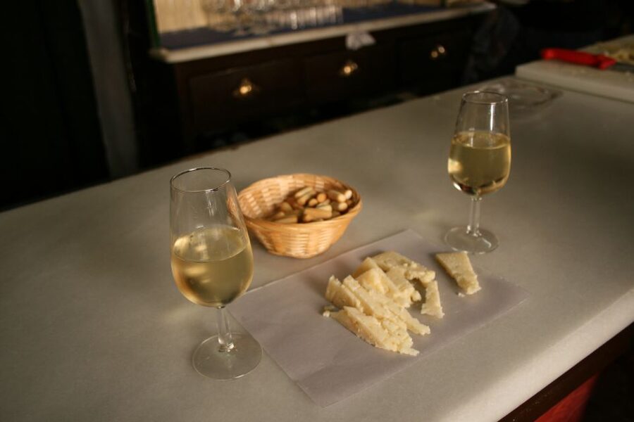 Las Palmas: Tapas and Drinks in the Beauty of the Old City - Photos, People-Watching, and When the Guide Leads