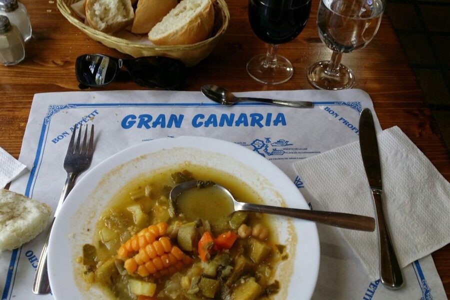 Las Palmas: Tapas and Drinks in the Beauty of the Old City - Small Group = Better Answers (and a More Personal Night)