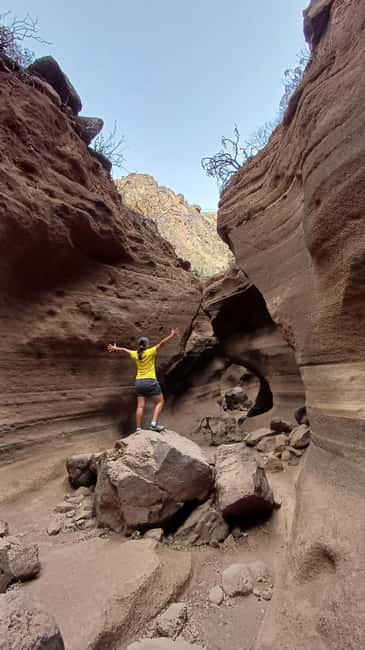 Maspalomas: Barranco de las Vacas & Caves with Sky Rebels - Barranco de las Vacas: water-carved walls and 45 minutes of story