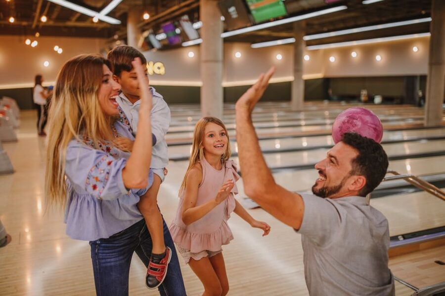 Maspalomas: Bowling Session Entry Ticket at Holiday World - Service and Atmosphere: What the Best Reviews Reveal