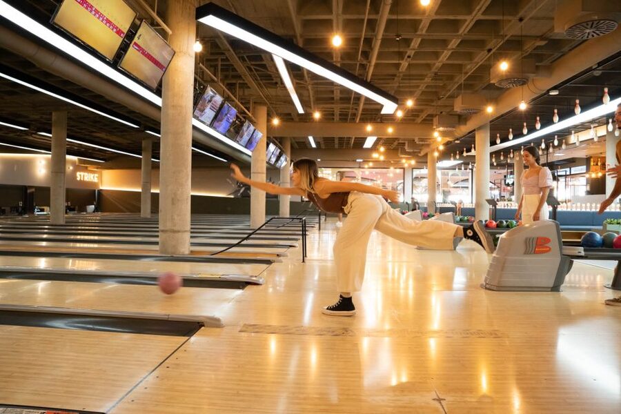 Maspalomas: Bowling Session Entry Ticket at Holiday World - Shoes, Socks, and What You Need to Bring