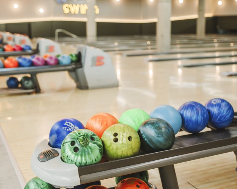 Maspalomas: Bowling Session Entry Ticket at Holiday World - Instructor and Languages: Helpful for Mixed Groups