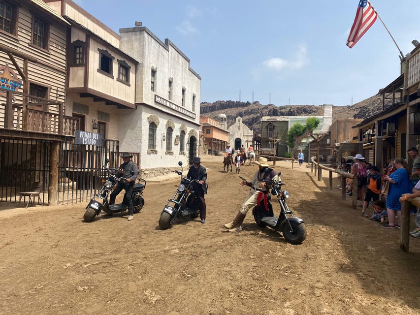 Maspalomas: E-Scooter or E-Bike Tour+Western Town Sioux City - Meeting at Cita Shopping Center and getting ready to roll