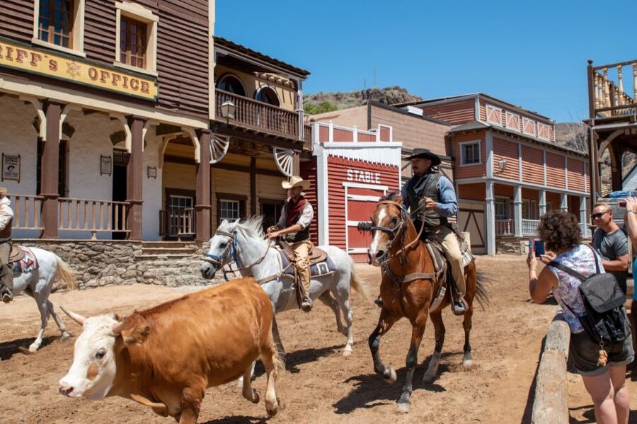 Maspalomas: E-Scooter or E-Bike Tour+Western Town Sioux City - The set pieces and film-lore detail you can actually spot
