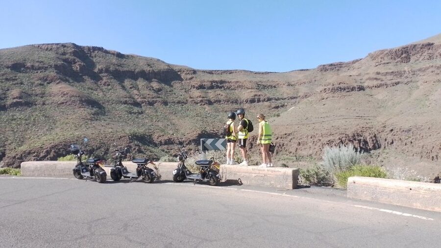 Maspalomas: E-Scooter or E-Bike Tour+Western Town Sioux City - Choosing e-scooter vs e-bike: licenses, passengers, and who it’s for