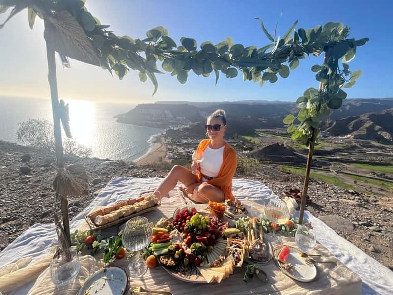 Maspalomas: Gran Canaria Picnic Experience - The Food and Drinks: Tapas, Dips, Sangria, and a Bottle of Canary Wine