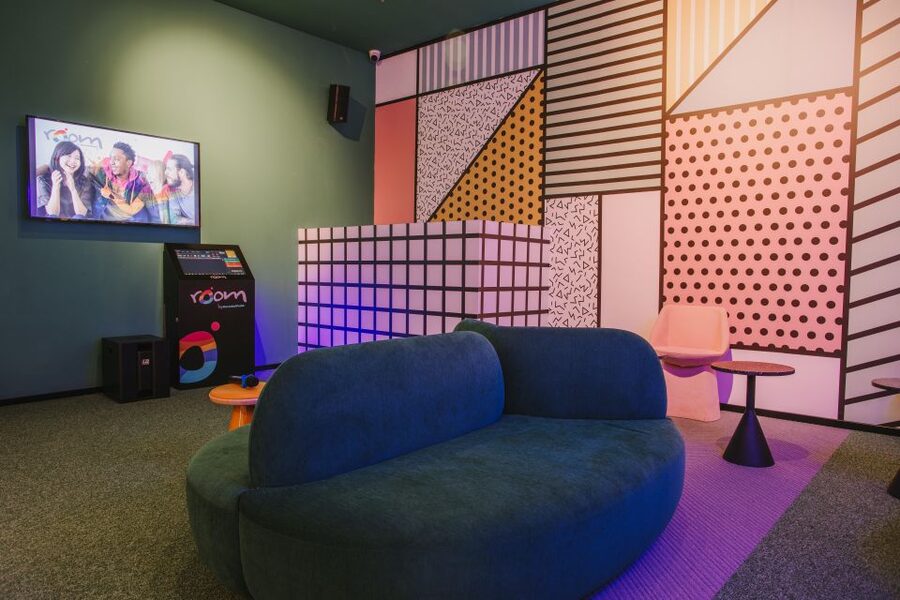 Maspalomas: Holiday World Themed Karaoke Room Rental - Duration and pacing: how 110 minutes works for groups
