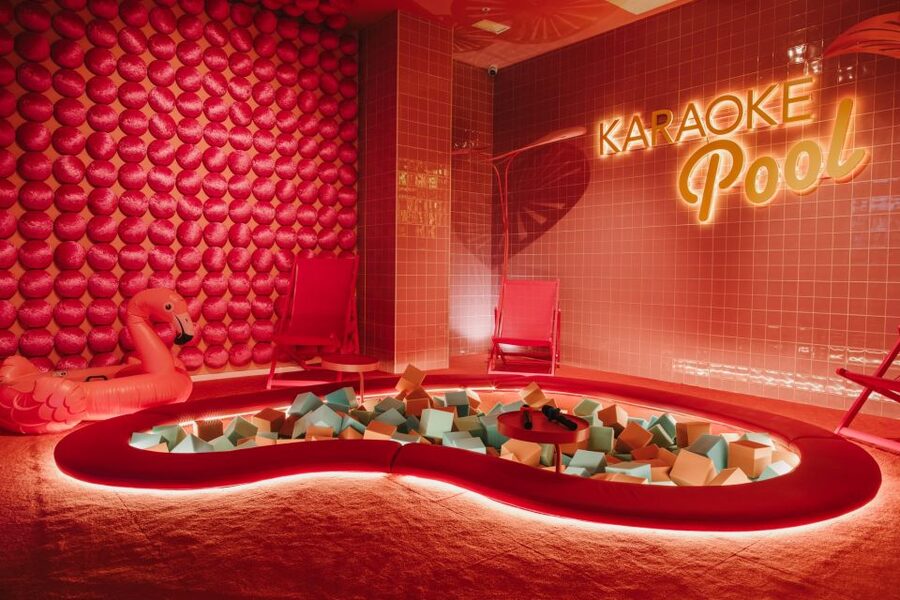 Maspalomas: Holiday World Themed Karaoke Room Rental - Picking the right themed room (80s, factory, tropical, and the pool/ball-pit vibe)