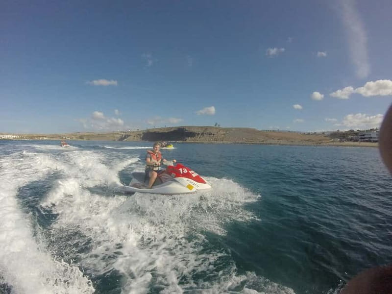 MASPALOMAS: JETSKI 30 MINUTES <em>FREE PICKUP & DROPOFF – Key things to know before you go’ /></p>
<ul>
<li><strong>30 minutes on the water</strong> is the real riding time, even though the overall tour window is listed as 1 hour</li>
<li><strong>Yamaha VX</strong> jetskis are the ride of choice, including models for one or two people</li>
<li><strong>Free hotel pickup</strong> is included near Playa del Inglés, but timing can be inconsistent</li>
<li><strong>Small group size (up to 4)</strong> keeps things easier to manage than big tour boats</li>
<li><strong>Life jackets are provided</strong> and the experience is designed for a hands-on, self-driven ride</li>
</ul>
<h2 id="30-minute-atlantic-rush-in-maspalomas-the-part-youll-remember">30-Minute Atlantic Rush in Maspalomas (The Part You’ll Remember)</h2>
<p><img width="800" height="450" decoding="async" src=
