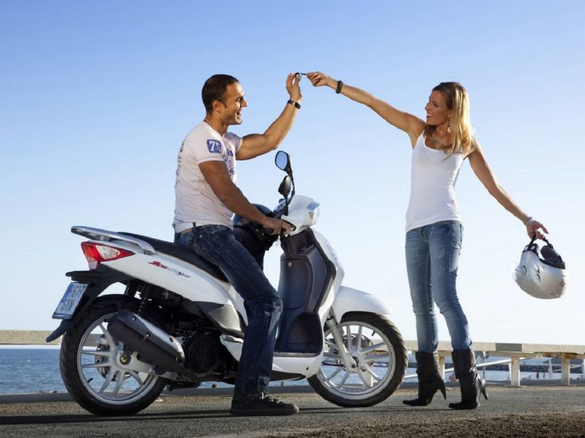 Maspalomas : Rent 7 hours - 7 Days a 125 cc Petrol Scooter - Getting started at the Cita Shopping Center handoff