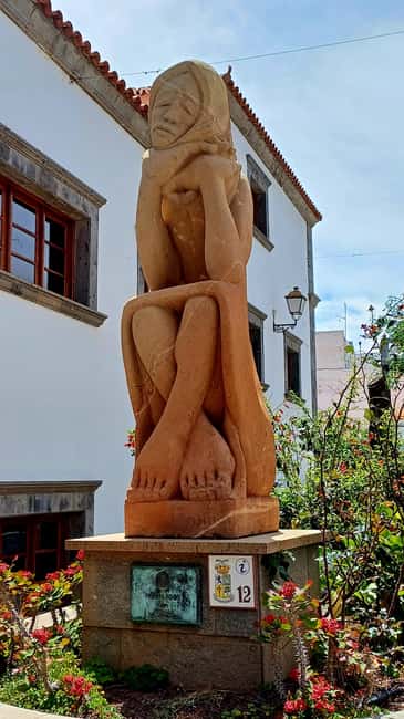 Maspalomas: Roque Nublo - hiking on volcanoes by Sky Rebels - The minivan ride and the first viewpoint stop