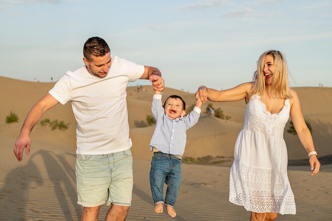 Photoshoot at Dunas Maspalomas in Desert Beach Ocean View - Lisi Photography’s approach: comfort, poses, and quick direction