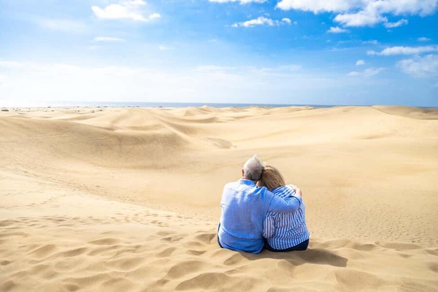Photoshoot with Professional Photographer in Maspalomas - Choosing your setting: beach, dunes, mountains, and town spots