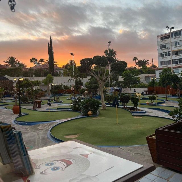 Playa del Inglés: Minigolf Taidia - Mini the minigolf cat: the atmosphere factor