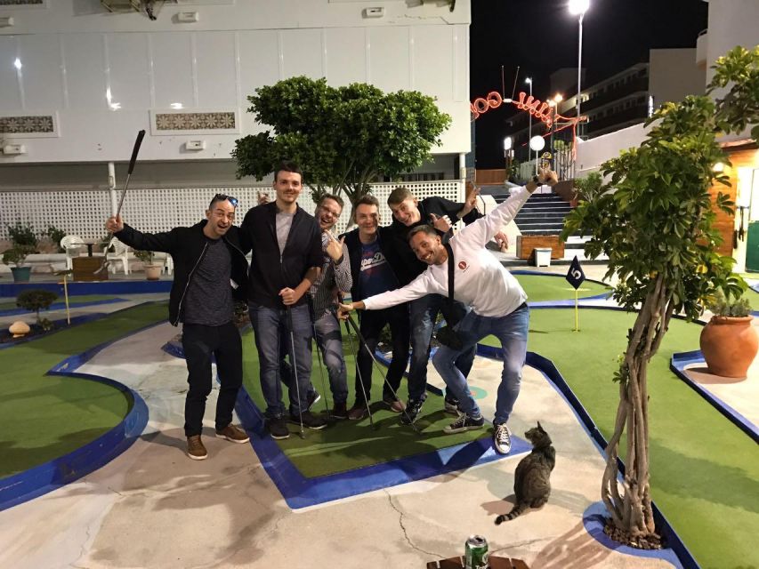 Playa del Inglés: Minigolf Taidia - On-site extras: pool table and the boxing machine